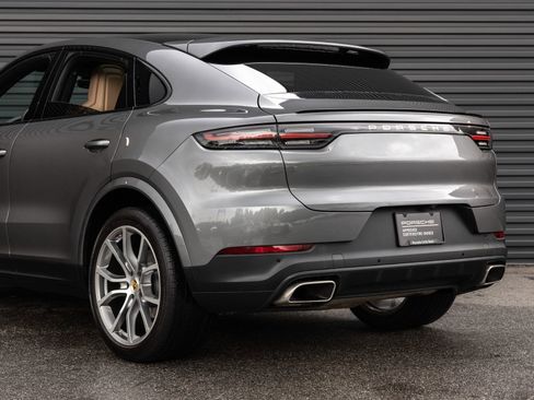 Certified 2022 Porsche Cayenne Coupe AWD/4WD image 11