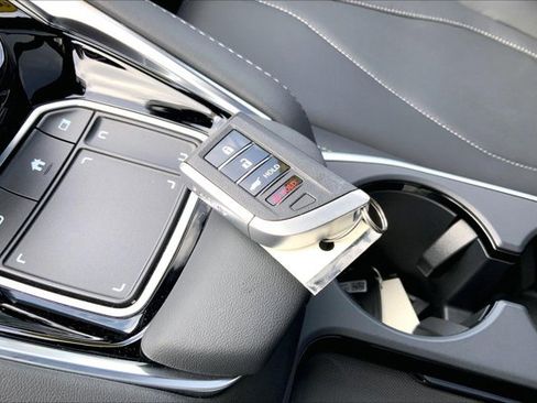 Used 2025 Acura RDX SH-AWD image 11