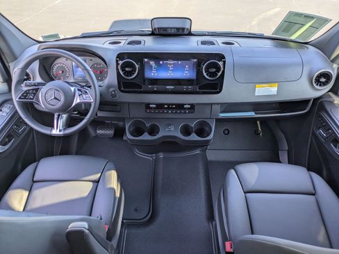 New 2025 Mercedes-Benz Sprinter 2500 image 30