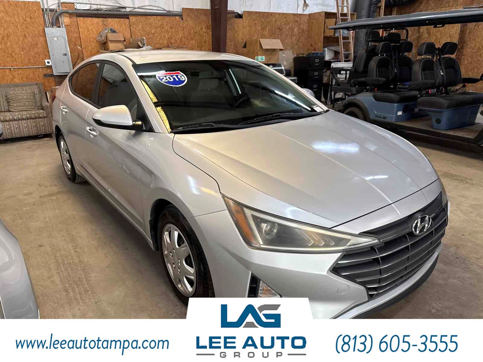 Used 2019 Hyundai Elantra SE w/ Cargo Package FWD image 3