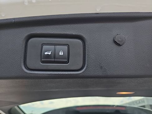 Used 2025 Nissan Pathfinder SL w/ SL Premium Package image 15