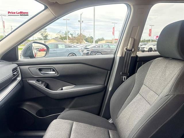 Certified 2025 Nissan Rogue SV FWD image 14