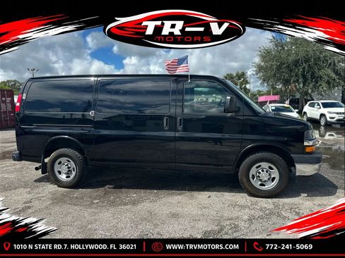 Used 2018 Chevrolet Express 2500 w/ Driver Convenience Package RWD image 4