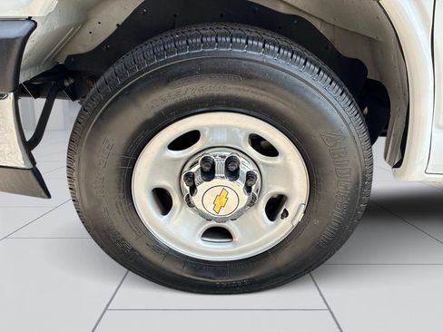Used 2025 Chevrolet Express 3500 LT w/ LT Preferred Equipment Group RWD image 17