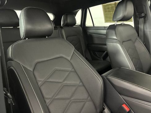 Used 2024 Volkswagen Atlas Cross Sport SE w/ Panoramic Sunroof Package FWD image 29
