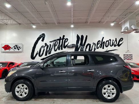 Used 2013 Chevrolet Traverse LS FWD image 2