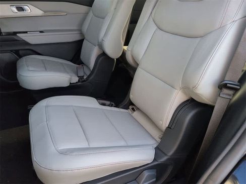 New 2025 Ford Explorer Active w/ Active Comfort Package image 21