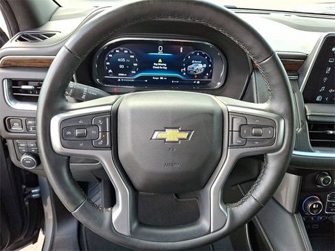 Used 2024 Chevrolet Suburban Premier image 16