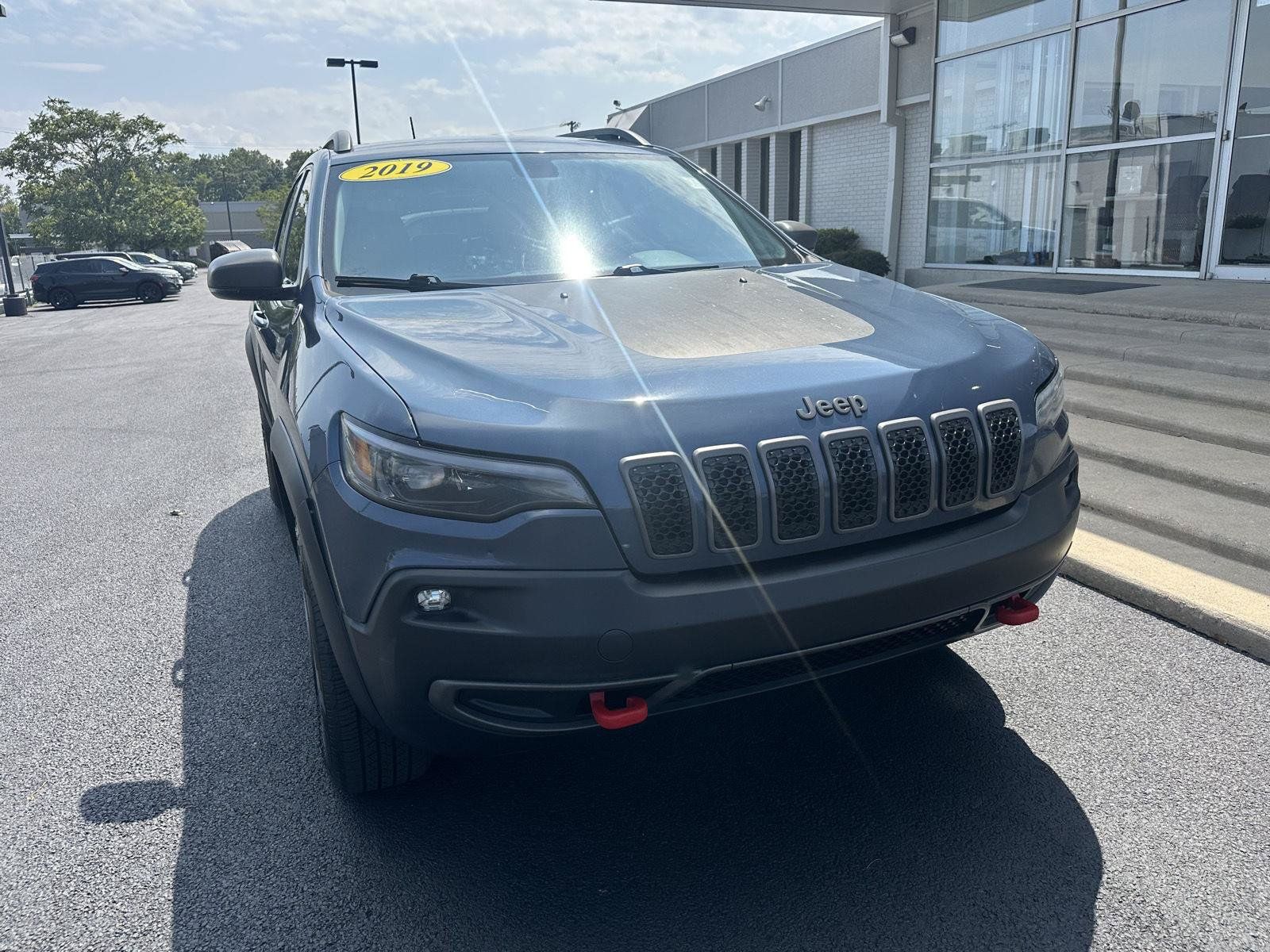 Used 2019 Jeep Cherokee Trailhawk w/ Comfort/Convenience Group AWD/4WD image 4