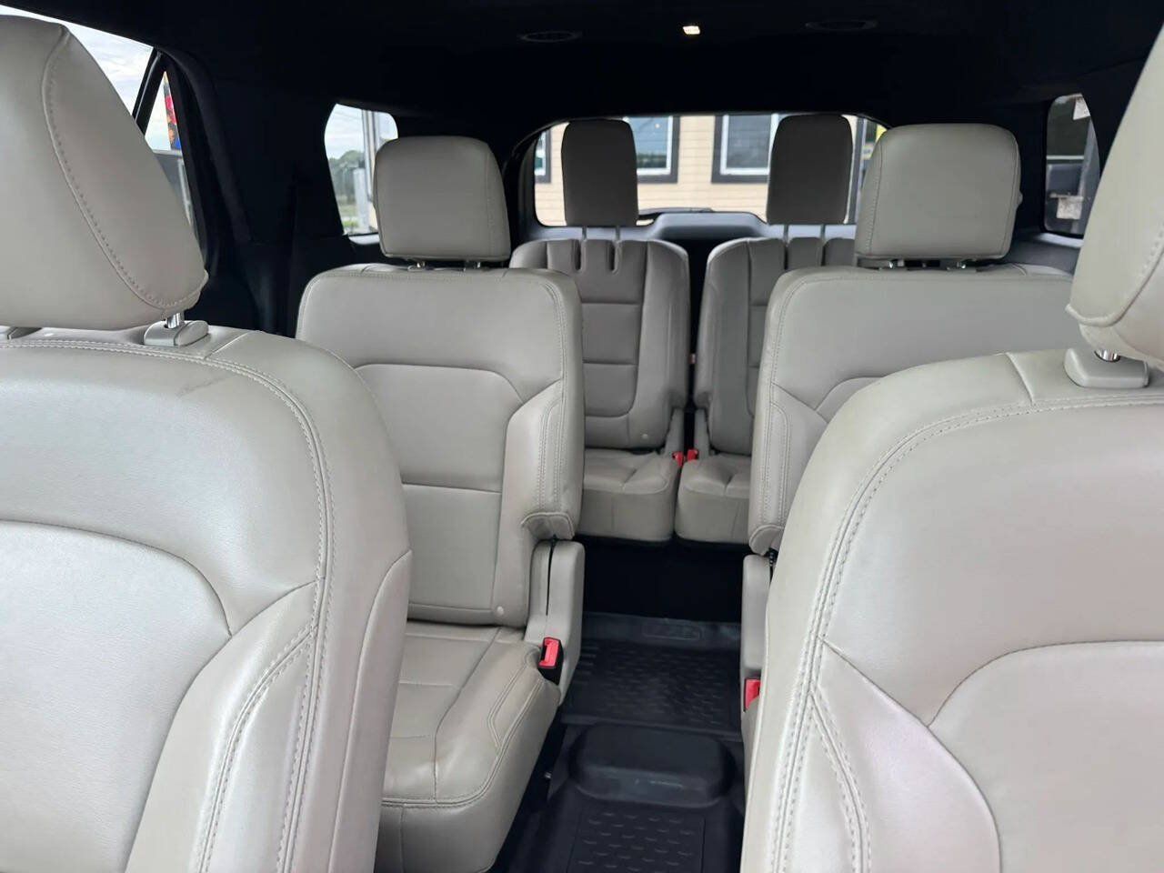 Used 2019 Ford Explorer XLT w/ Equipment Group 202A AWD/4WD image 12