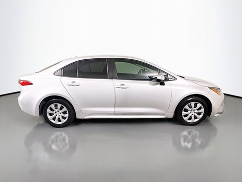 Used 2021 Toyota Corolla LE image 11
