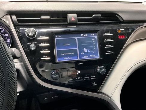 Used 2020 Toyota Camry SE w/ Blackout Package image 4