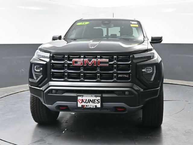 Used 2025 GMC Canyon AT4 w/ Nightfall Edition AWD/4WD image 8