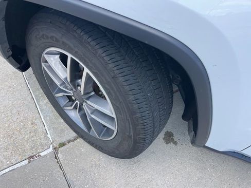 Used 2020 Jeep Grand Cherokee Laredo w/ Laredo X Package RWD image 30