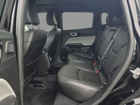 Certified 2025 Jeep Compass Limited w/ Sun & Sound Group AWD/4WD image 27