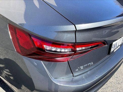 Certified 2024 Volkswagen Jetta SE w/ Panoramic Sunroof Package image 28