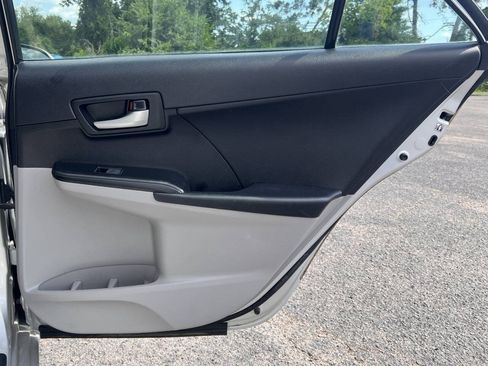Used 2014 Toyota Camry FWD image 18