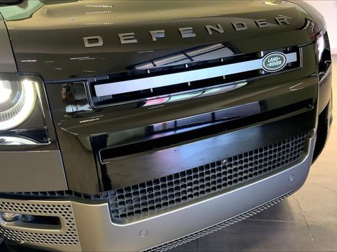 Certified 2025 Land Rover Defender 110 V8 AWD/4WD image 6
