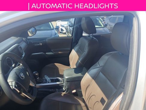 Used 2017 Toyota Tacoma Limited w/ Tow Package image 10