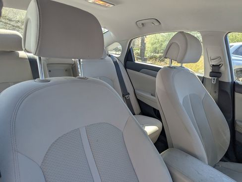 Used 2017 Hyundai Sonata SE w/ Cargo Package image 10