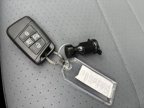 Used 2025 Volkswagen Jetta SE image 21