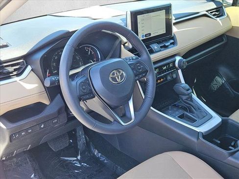 Used 2025 Toyota RAV4 XLE w/ Convenience Package FWD image 13