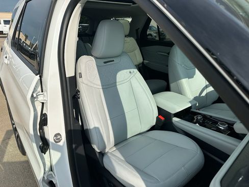 New 2026 Ford Explorer Platinum w/ LUX Leather Package AWD/4WD image 36