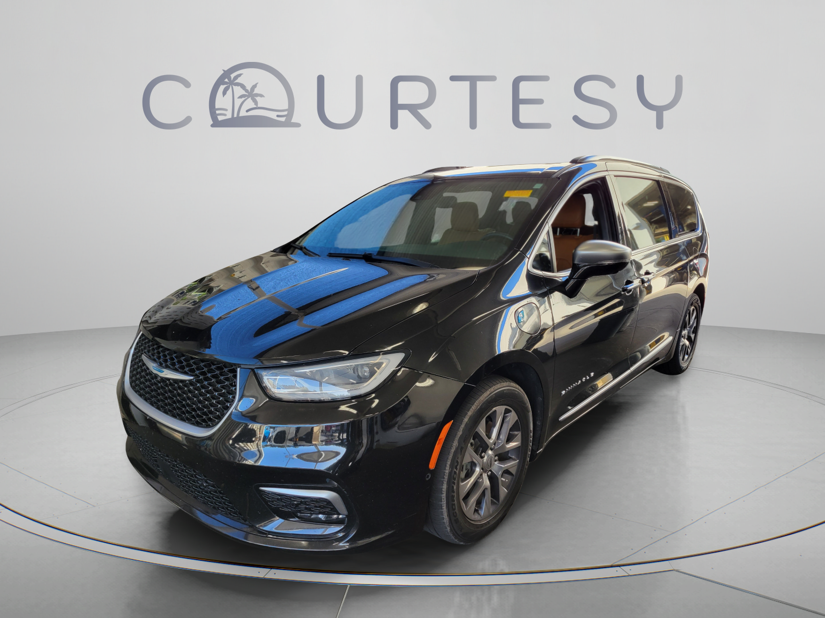 Used 2021 Chrysler Pacifica Pinnacle FWD image 1