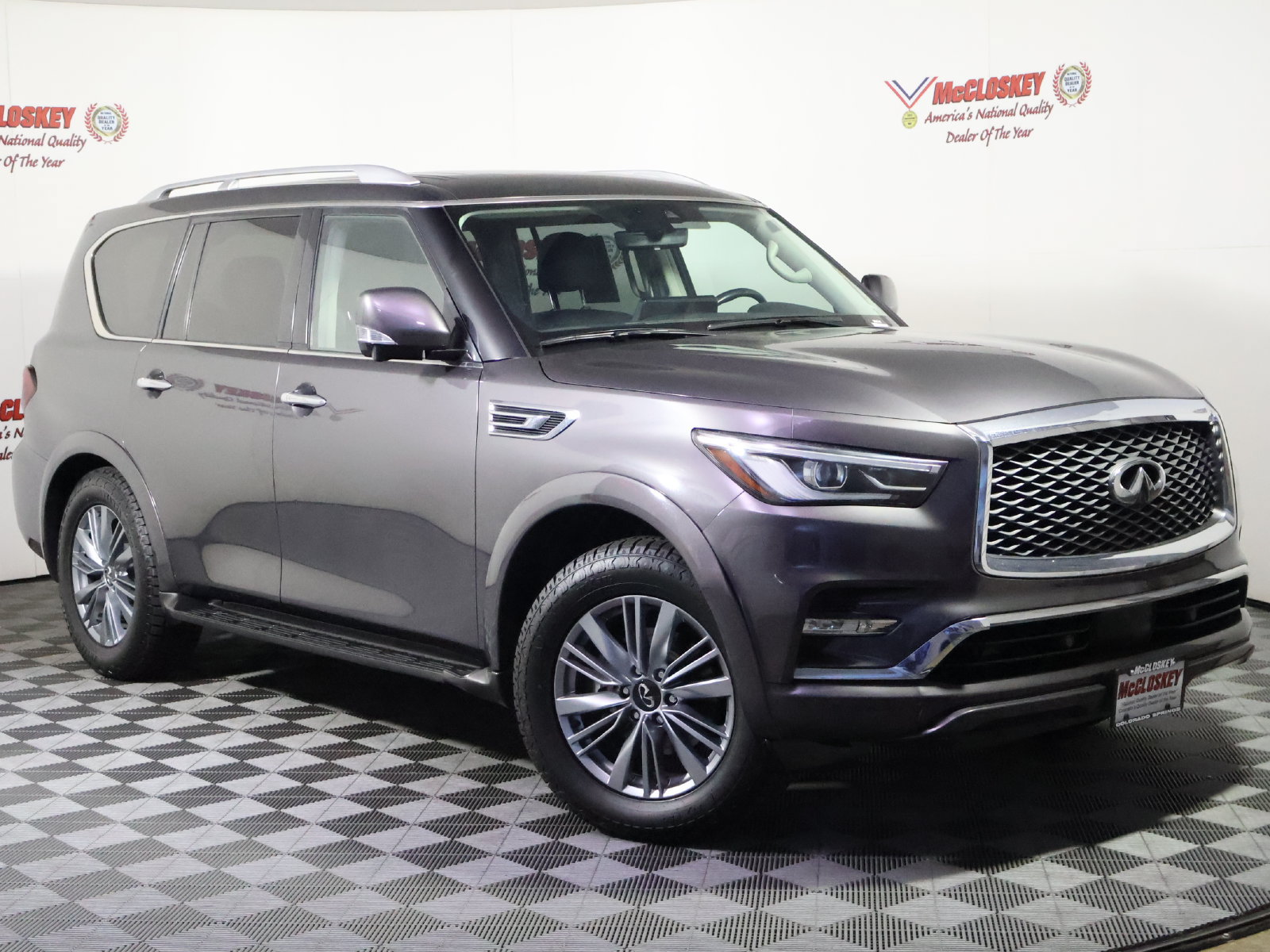 Used 2024 INFINITI QX80 Luxe AWD/4WD image 2