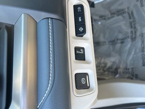 Used 2023 GMC Acadia Denali w/ Denali Ultimate Package image 31