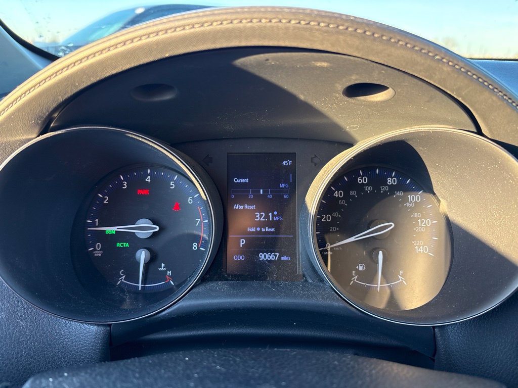 Used 2019 Toyota C-HR XLE FWD image 27