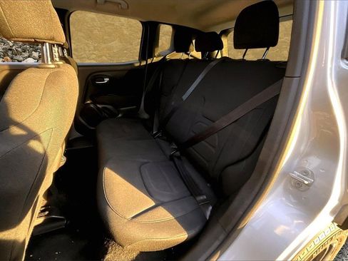 Used 2020 Jeep Renegade Latitude image 24