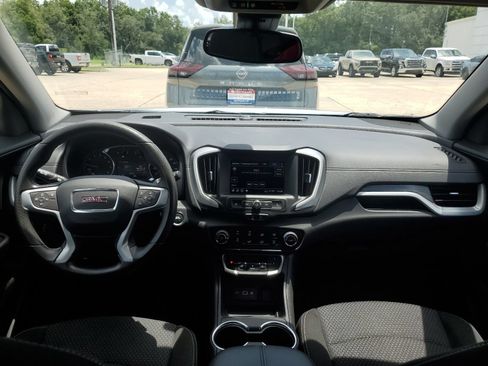Used 2024 GMC Terrain SLE FWD image 9
