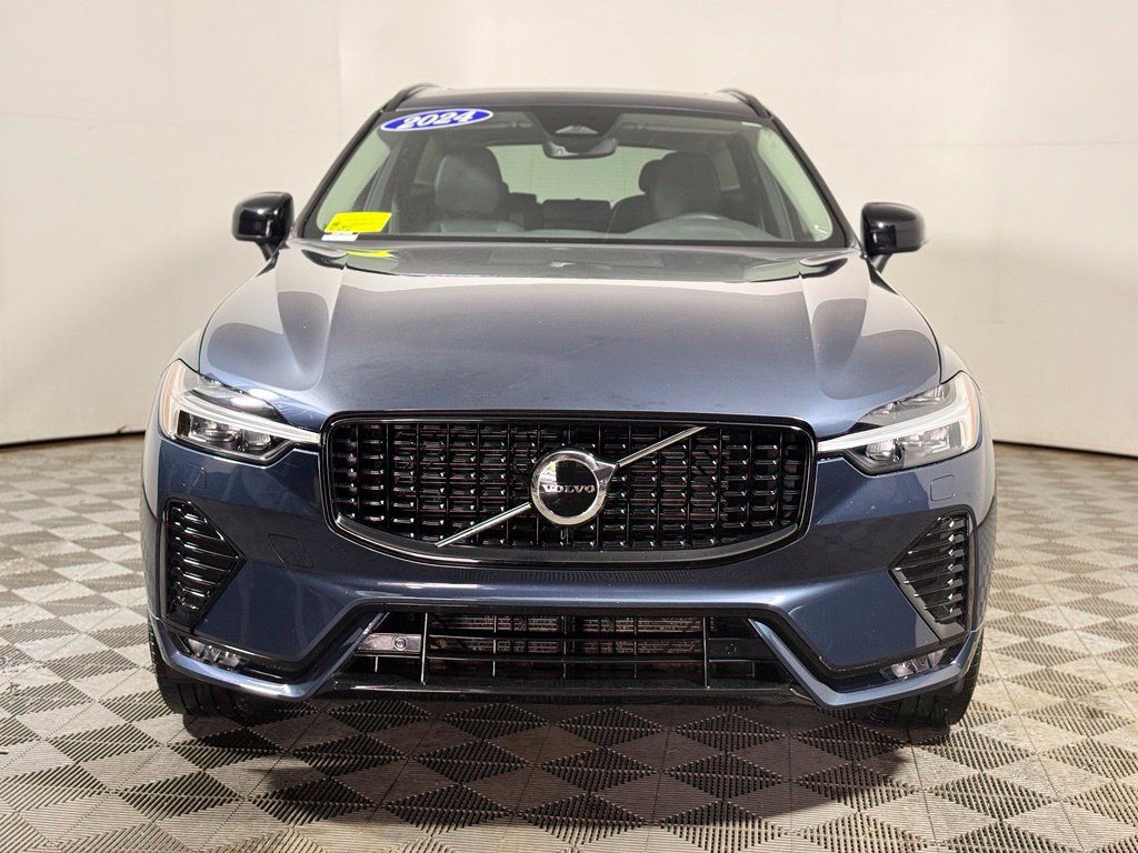 Used 2024 Volvo XC60 B5 Core w/ Protection Package Premier AWD/4WD image 10