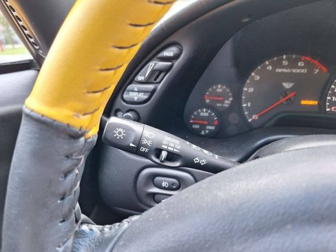 Used 2001 Chevrolet Corvette Convertible w/ Preferred Equipment Group2 RWD image 35