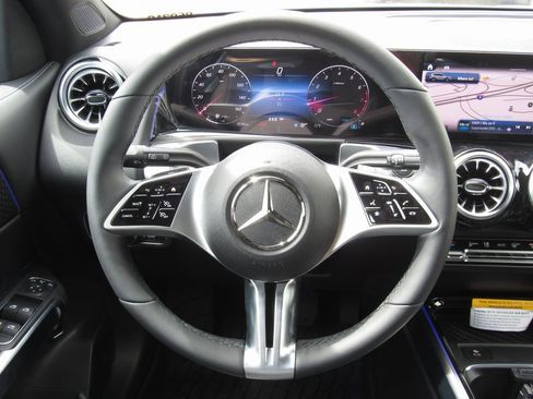 New 2025 Mercedes-Benz GLB 250 4MATIC image 26