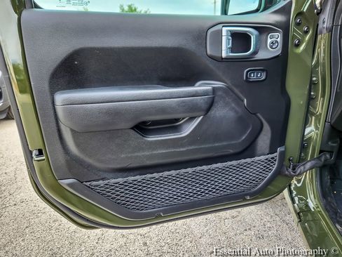 Used 2024 Jeep Wrangler Unlimited w/ Convenience Group AWD/4WD image 16