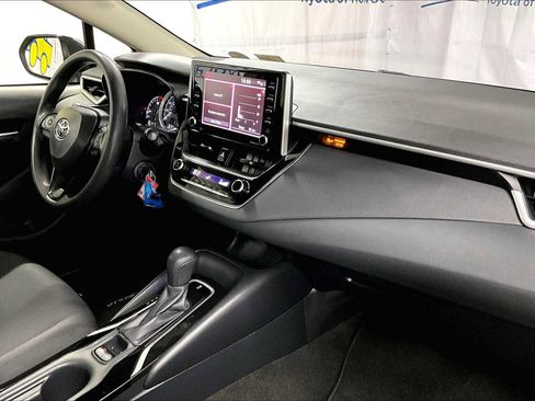 Used 2021 Toyota Corolla LE image 14
