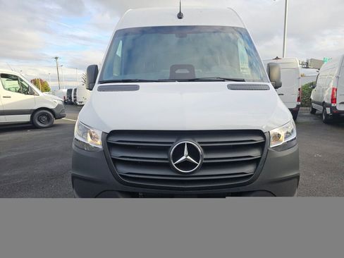 New 2025 Mercedes-Benz Sprinter 2500 image 9