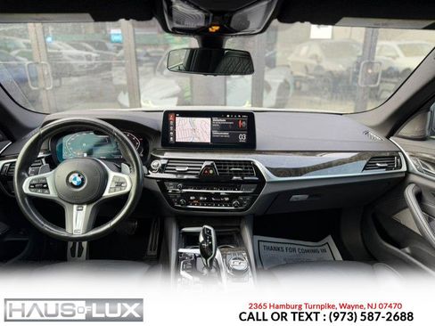 Used 2022 BMW M550i xDrive w/ Executive Package image 25