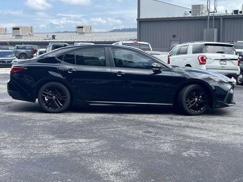 Used 2025 Toyota Camry SE w/ Convenience Package FWD image 2