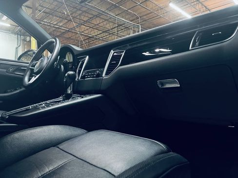 Used 2017 Porsche Macan AWD/4WD image 26