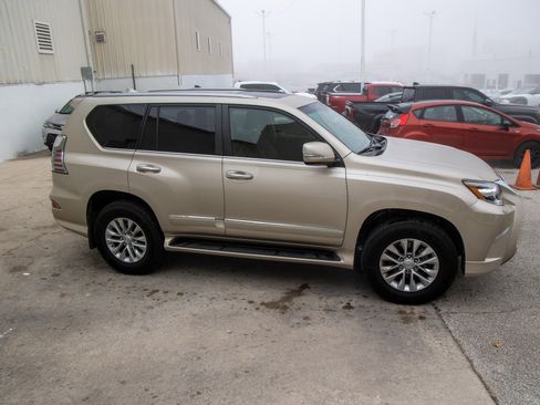 Used 2016 Lexus GX 460 image 6