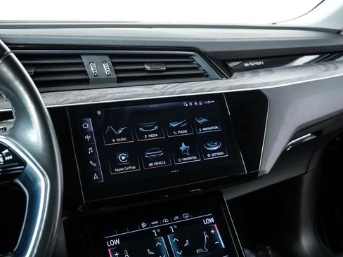 Used 2023 Audi e-tron Premium image 12