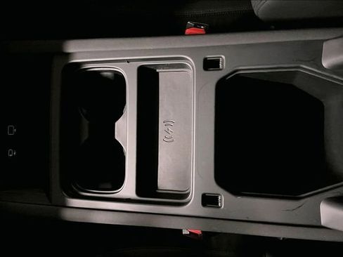 Certified 2023 Land Rover Defender 110 X-Dynamic SE image 11