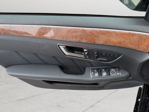 Used 2013 Mercedes-Benz E 350 Sedan image 23