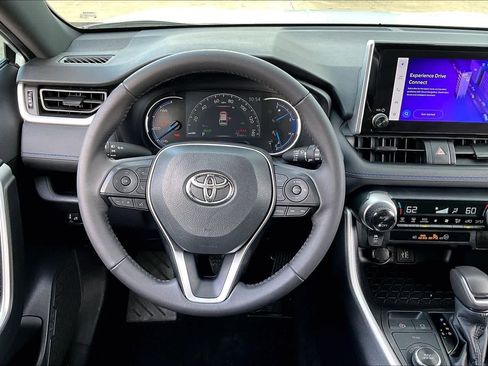 Used 2023 Toyota RAV4 SE AWD/4WD image 6