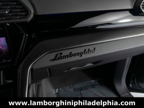 Used 2024 Lamborghini Urus S image 35