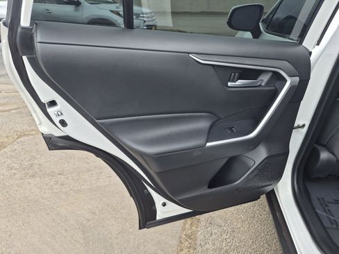 Used 2020 Toyota RAV4 XLE w/ Convenience Package image 12