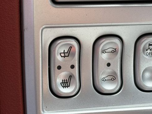 Used 2008 Chrysler Crossfire Limited RWD image 12
